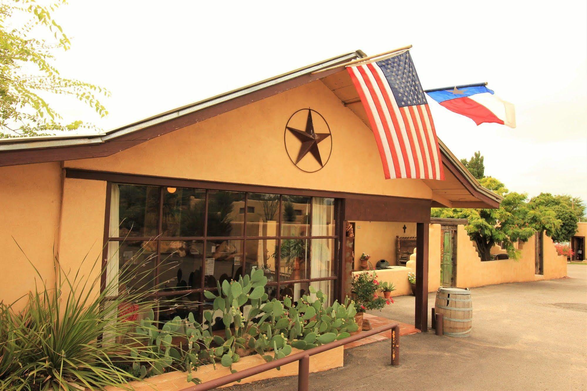 The Maverick Inn アルパイン エクステリア 写真
